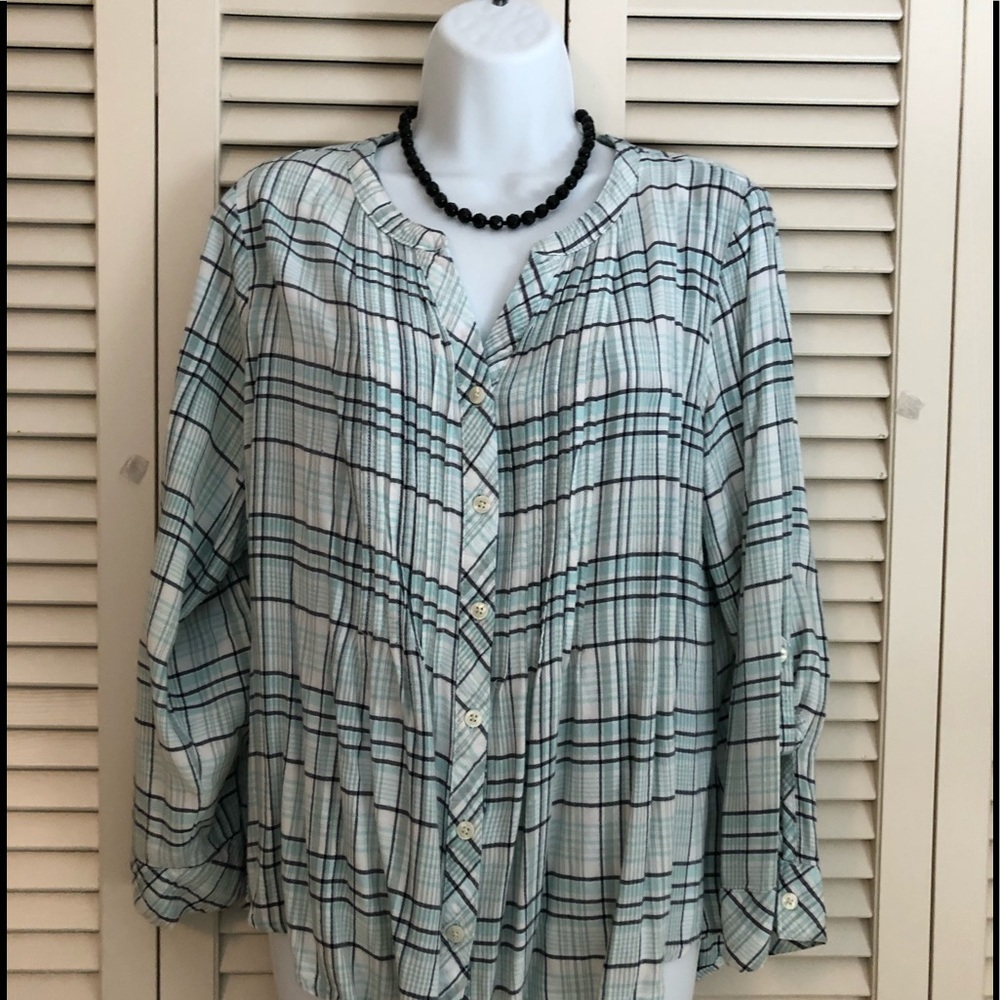 Croft and Barrow green and black on white shirt